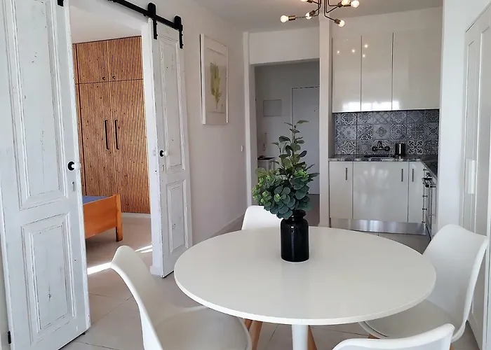 Atlantico 8- Vista Mar, Ar-condicionado, 80mt Praia, Wifi Apartamento *